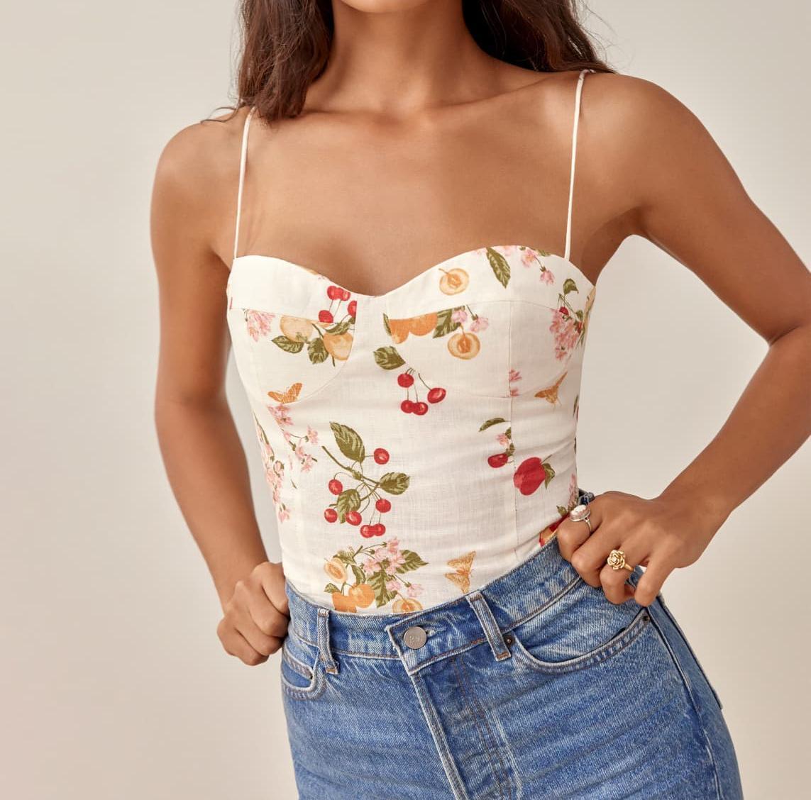 Floral printed backless tube top with sweetheart neckline and elastic fit.